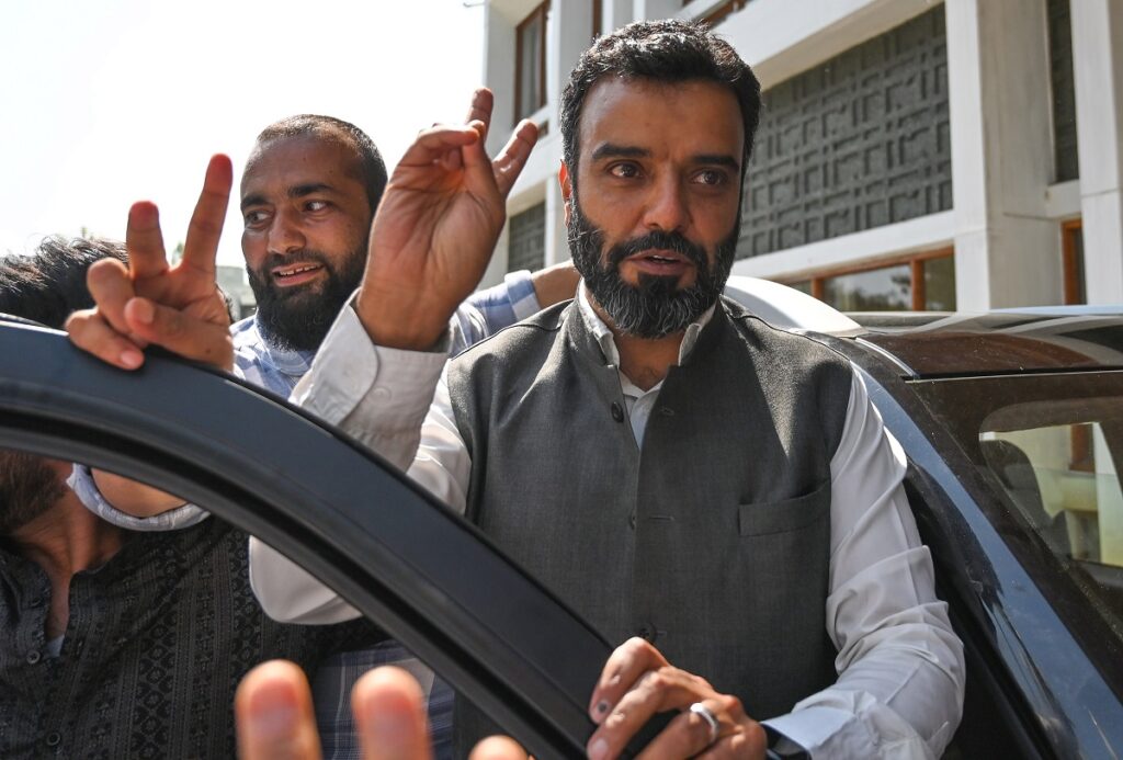 Aga Ruhullah resign