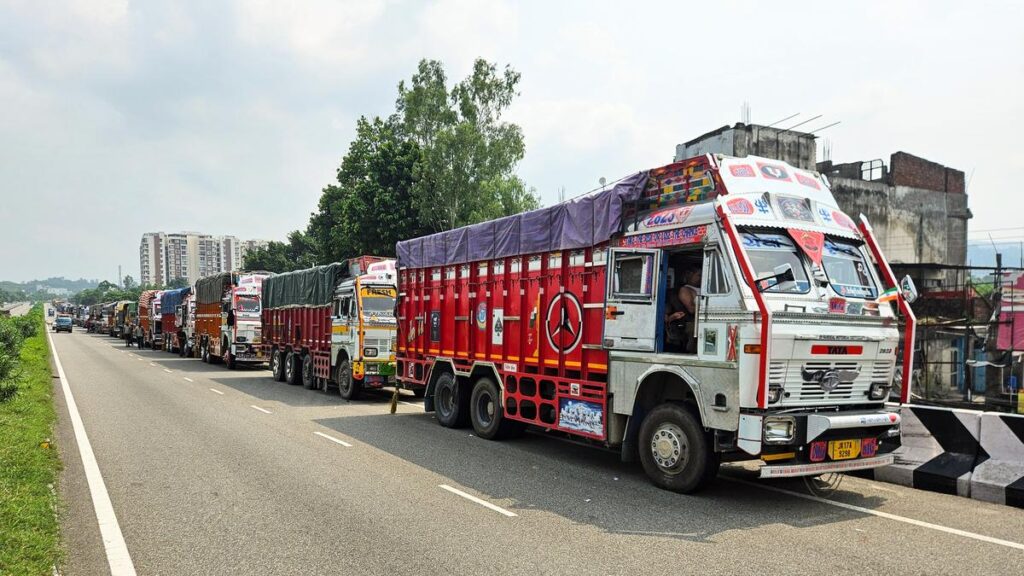 kASHMIR FRUIT TRUCKS
